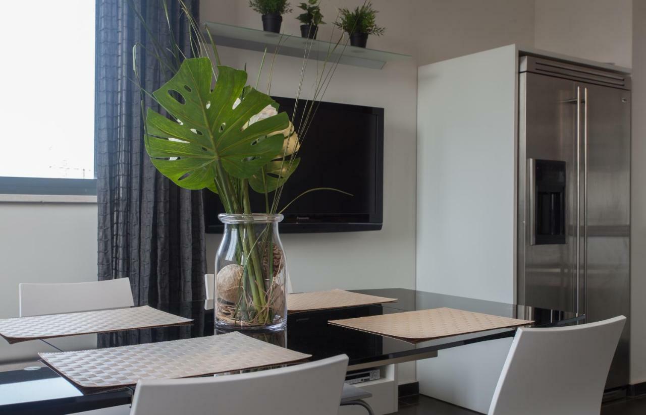 Appartamento Luxury Penthouse 2 Bed Near Rothchild Tel Aviv Esterno foto