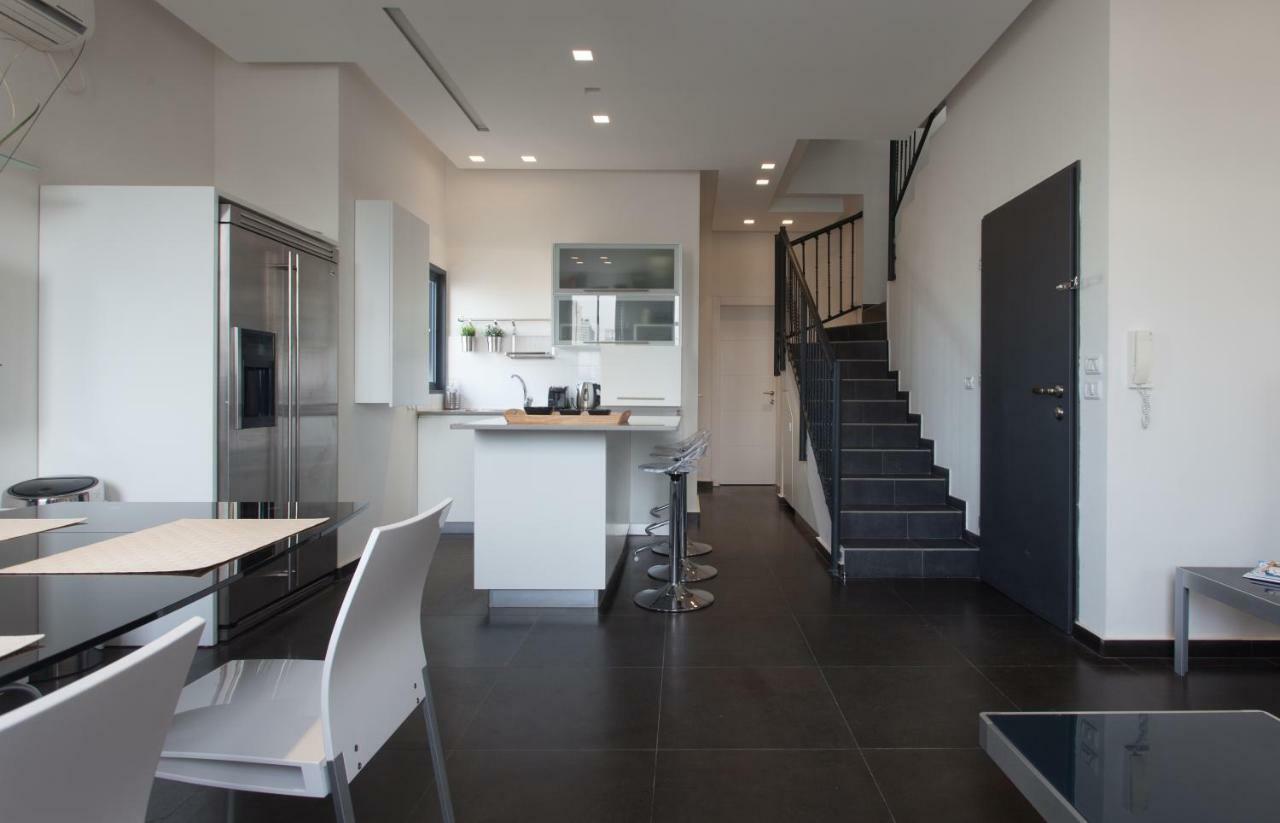 Appartamento Luxury Penthouse 2 Bed Near Rothchild Tel Aviv Esterno foto
