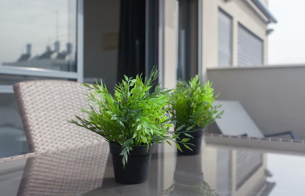Appartamento Luxury Penthouse 2 Bed Near Rothchild Tel Aviv Esterno foto