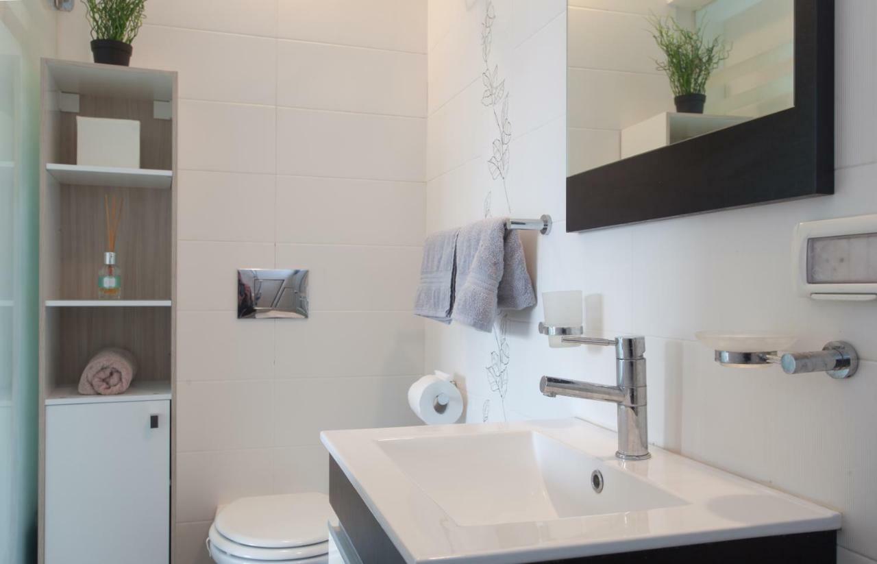 Appartamento Luxury Penthouse 2 Bed Near Rothchild Tel Aviv Esterno foto
